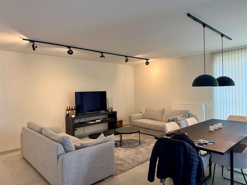 Stijlvol appartement met 2 slaapkamers en een ruim terras met uniek uitzicht, op een toplocatie in Lier! <br />
Ligging:<br />
Dit aangename apparteme