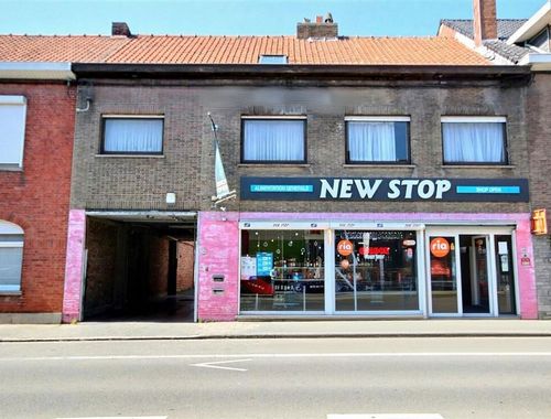                                         Entrepôt avec habitation à vendre à Mouscron, € 559.000
