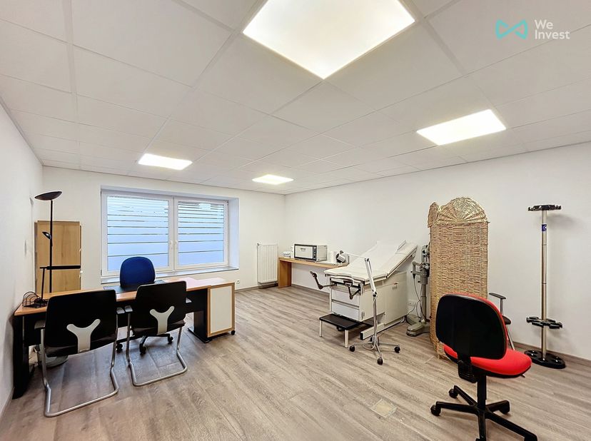 ***A LOUER *** Tubize centre ! Superbe cabinet médical idéalement situé en plein cur de Tubize dans un centre médical, bien-être et sportif à proximit