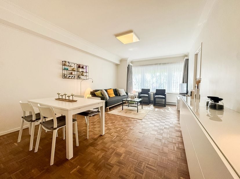 Voor meer informatie contacteer Marie Gouwy op 0467 00 76 22<br />
Dit 2 slaapkamer appartement (1ste verdieping) is zeer centraal gelegen in Oostende