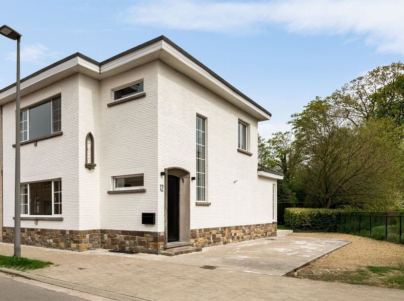 Gerenoveerde HOB met 3 slpk's ideaal gelegen in het gegeerde Mariaburg (Ekeren), grens Brasschaat!<br />
Ligging: Gelegen in een rustige en residentië