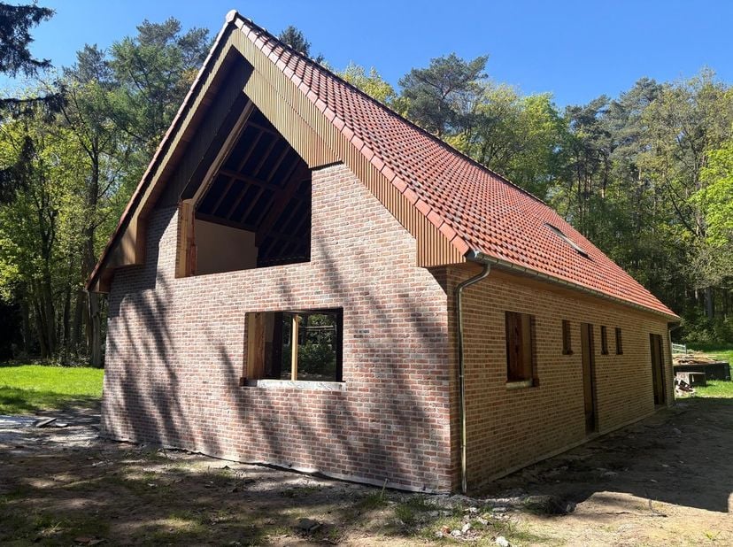 Ruime af te werken villa,&amp;nbsp;unieke&amp;nbsp;topligging&amp;nbsp;aan de&amp;nbsp;Kluis in&amp;nbsp;Zolder (Bolderberg).<br />
<br />
Ruime af te werken villa (ruwbo