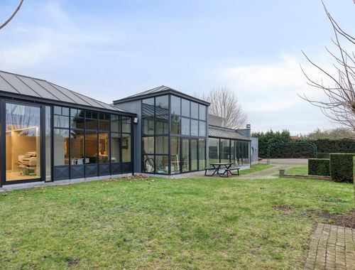                                         Kantoor met woning te koop in Zedelgem, € 1.600.000
