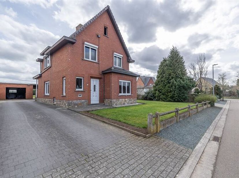 Een plek waar ligging en toekomst samenkomen.<br />
Wonen in een rustige straat op wandelafstand van de Merodebossen, met het station en de dorpskerne
