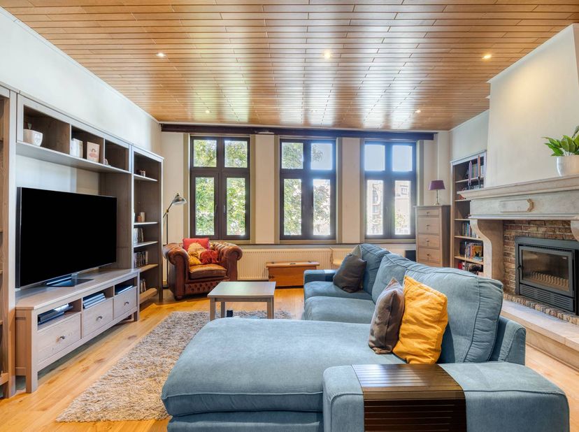 Te koop: Instapklare woning met 2 à 3 slaapkamers en handelsmogelijkheden op het gelijkvloers<br />
<br />
Deze veelzijdige woning combineert comforta