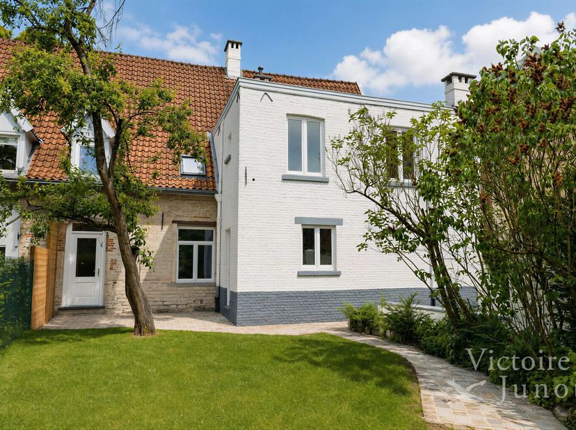 WSP: Uitstekend eigendom ingericht in een park van 2,5 hectare met vijver die oorspronkelijk een oud kasteel met dependances, een oude conciërgewoning