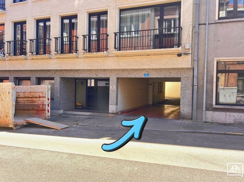 Te koop : Centrum Leuven - overdekte staanplaats (gelegen binnenplein met sectionale poort)<br />
<br />
<br />
Tervuursestraat 117, achterliggend