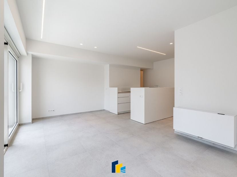 Op een uitstekende centrale locatie in Blankenberge bevindt zich deze volledig gerenoveerde studio met slaaphoek. De studio werd in 2026 grondig en du