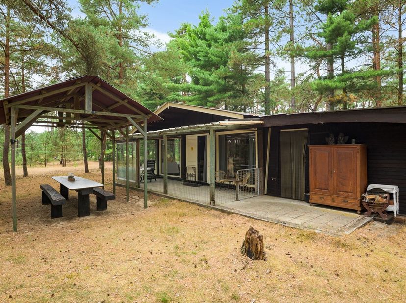 Chalet sur un vaste terrain de 4 269 m² à Balen<br />
Situation :<br />
Ce chalet bénéficie d'un emplacement paisible sur la Spechtweg à Balen, au cœ