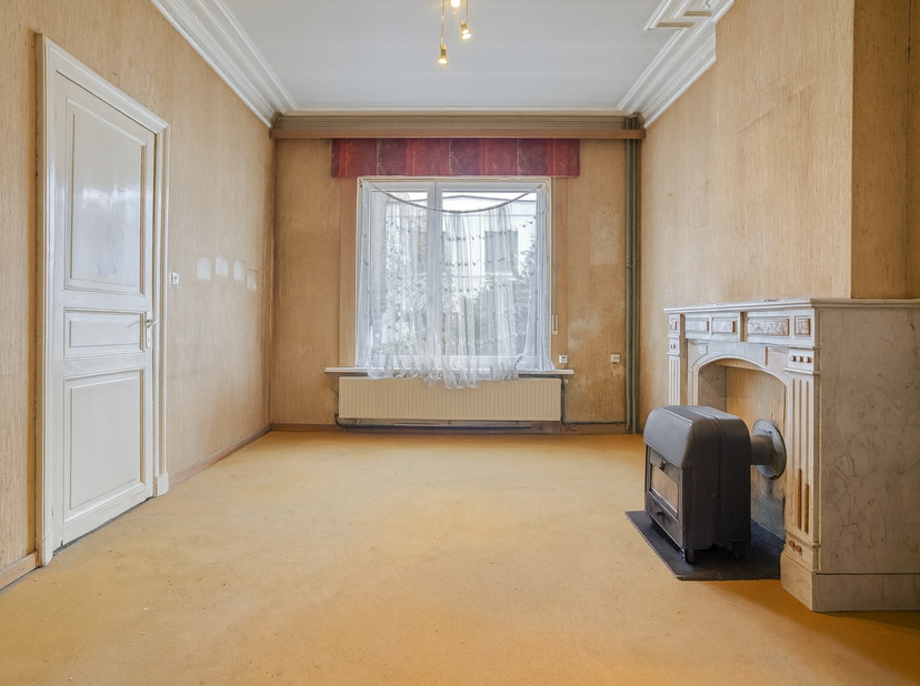 Bent u op zoek naar een renovatieproject met ongeziene mogelijkheden op een toplocatie? In de Smedenstraat, midden in het levendige hart van de kustst
