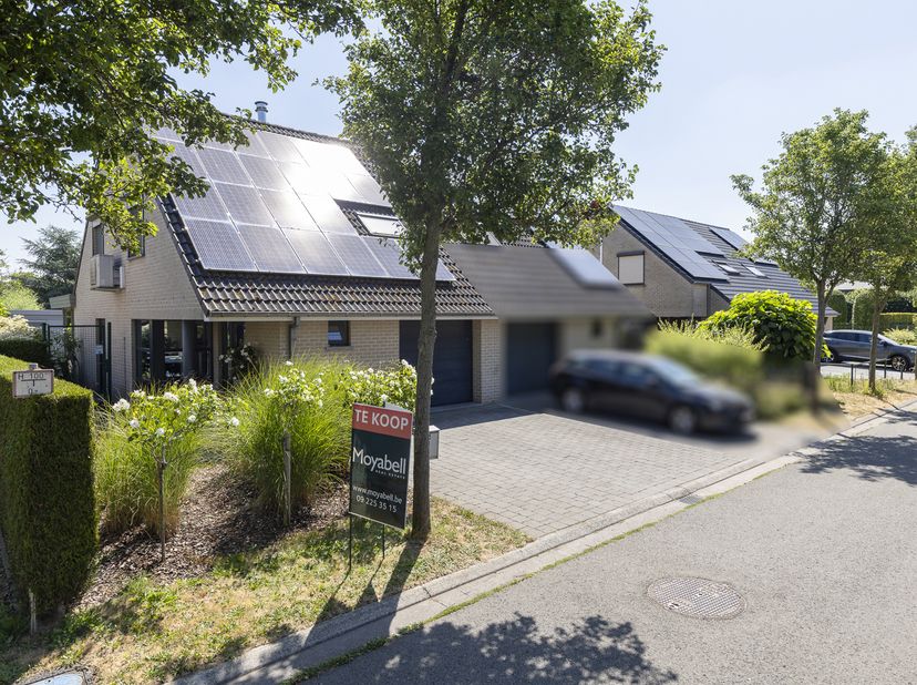 Op zoek naar een ruime en energiezuinige gezinswoning in een rustige, kindvriendelijke omgeving? Dan is deze recent geüpgradede woning, gebouwd in 200