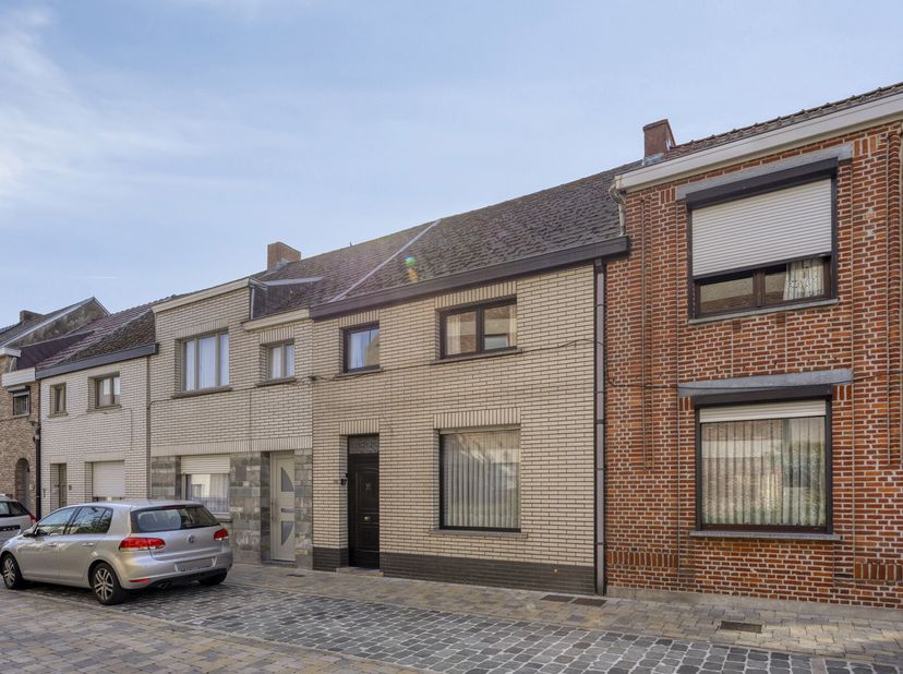 Huis te koop in Dokter de Bruyckerstraat 76,
                    9230 Wetteren