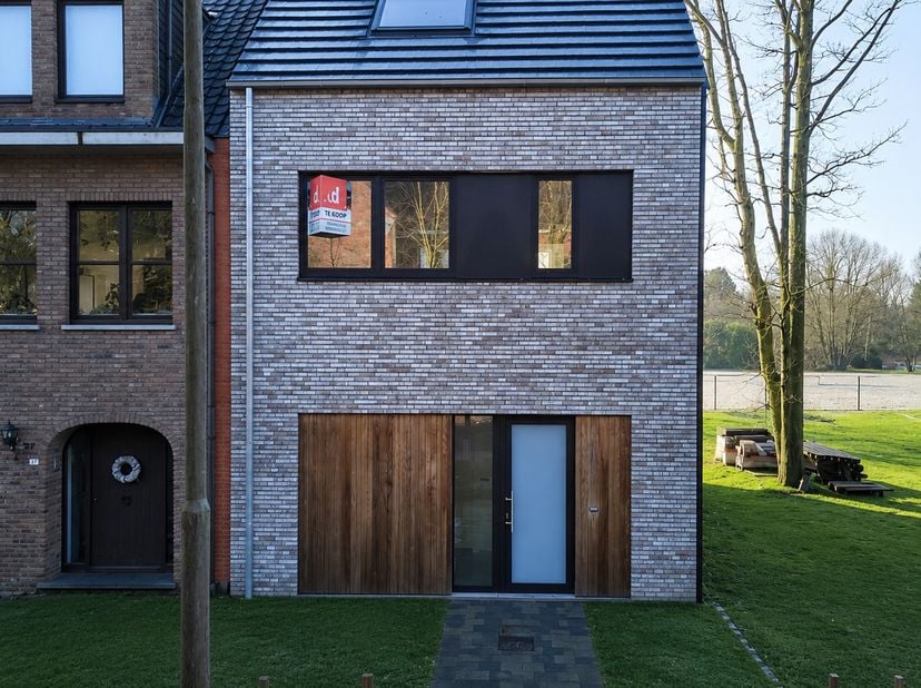 In de Rerum Novarumlei in Brasschaat biedt Danneels een instapklare nieuwbouwwoning te koop aan.&amp;nbsp;<br />
<br />
Perfect voor wie graag meteen wil