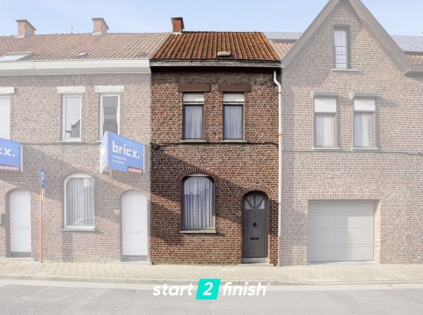 Op wandelafstand van het centrum van Roeselare, en in de onmiddellijke nabijheid van winkels, scholen en openbaar vervoer, bevindt zich deze authentie