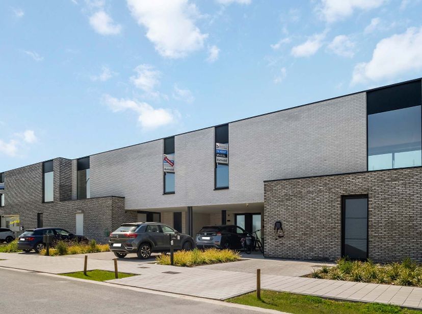Ontdek deze moderne woning in ons woonproject 't Park in de stadsrand van Tielt met een open leefruimte, 2 slaapkamers, een eigentijdse badkamer, berg