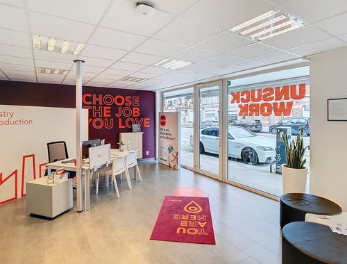                                         Bureaux à louer à Roeselare, € 1.100
