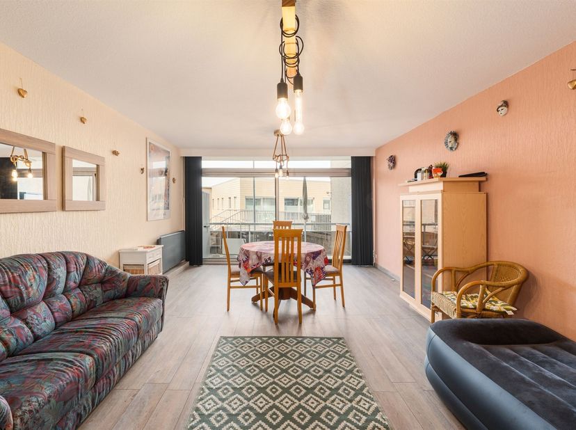 Leuk en zonnig appartement op topligging te Bredene! Gelegen op de eerste verdieping van de uitermate verzorgde residentie Astrid, te midden van het t