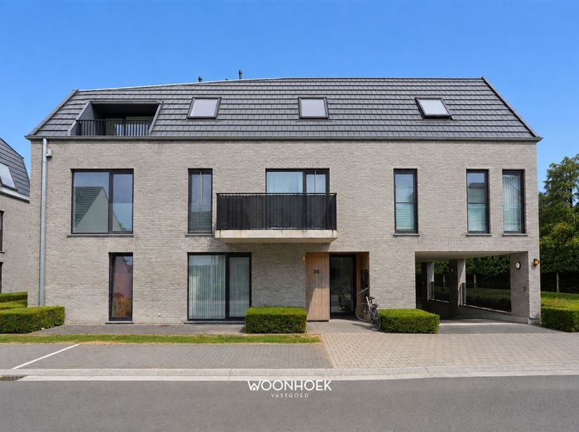 Ontdek dit lichtrijke en aangenaam ingedeelde appartement met één slaapkamer, gelegen op de tweede en tevens bovenste verdieping van het gebouw. Dankz
