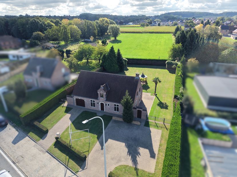 Huis te koop in Brusselsesteenweg 493,
                    9402 Meerbeke