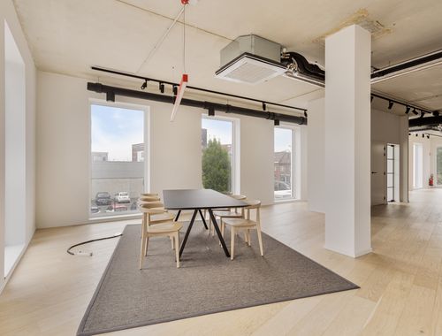                                         Kantoor te koop in Sint-Pieters-Leeuw, € 907.864,25
