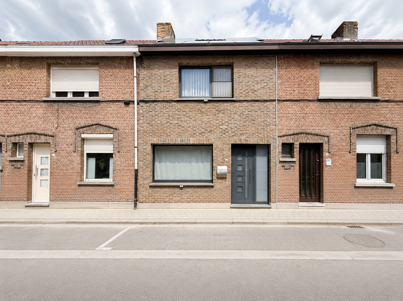 Vandaag nemen we jullie mee naar een charmante woning, gelegen in het centrum van Bornem. De woning bevindt zich op een boogscheut van alle nodige fac