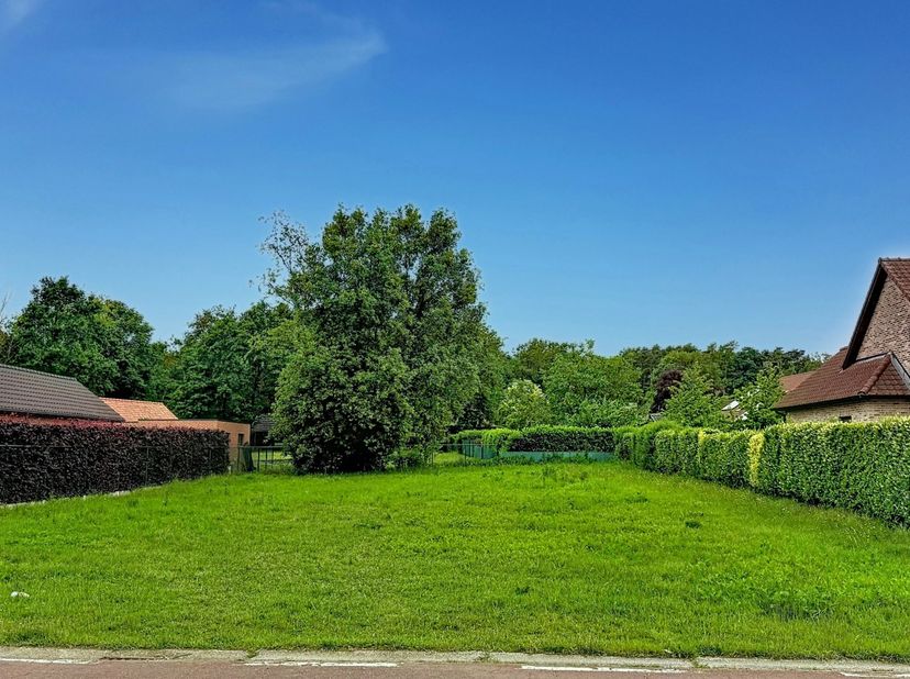 Heeft u interesse? Bekijk deze bouwgrond op onze website http://www.domovastgoed.be of contacteer ons op het nummer 011/96.49.96<br />
<br />
DOMO VAS