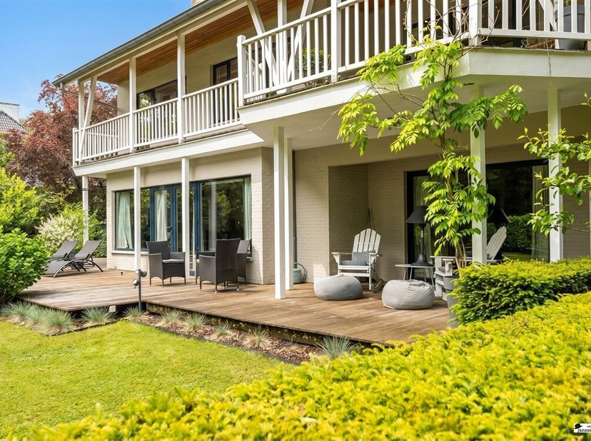 Villa exclusive sur un généreux terrain de 3.000 m² adjacent à une réserve naturelle unique<br />
Au coeur de la prestigieuse Kalmthout, à côté d'une