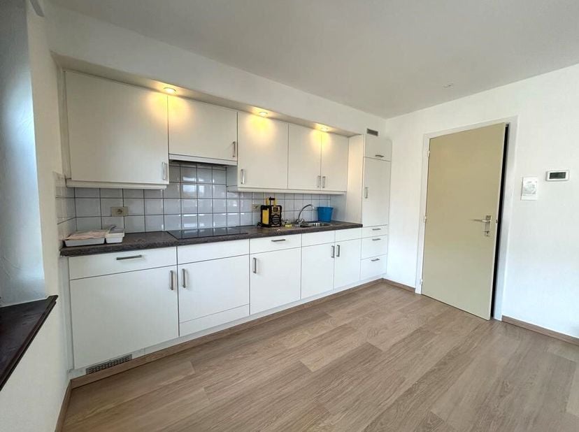BEZOEK AANVRAGEN ENKEL MOGELIJK VIA VOLGENDE LINK: https://verlinden.mijnhuurprofiel.be/property/8fced16c-b2fd-4bb6-b516-c5ff41baa366<br />
Dit leuk e