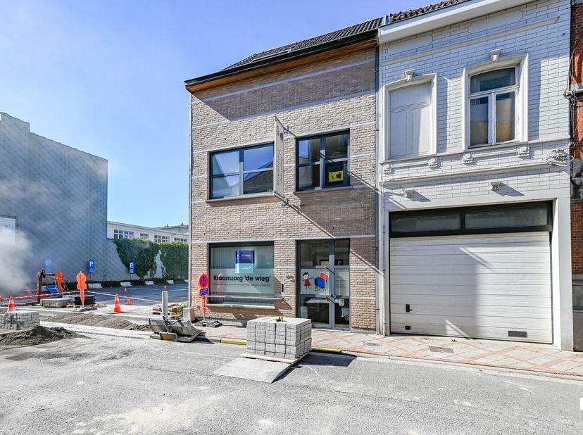 Bedrijfsvastgoed te huur in Kruisstraat 23,
                    8870 Izegem