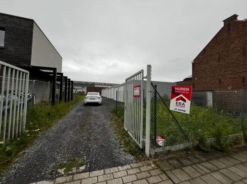 Komen - Garage te huur.Betonnen constructieGeen syndickosten14m²Vrij vanaf 01/10/2026