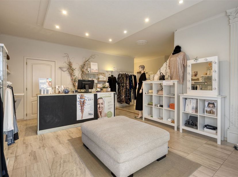 TE KOOP: Handelshuis op toplocatie te Heusden-Zolder!<br />
Ontdek dit veelzijdig handelshuis gelegen op de Koerselsebaan 38 in Heusden-Zolder, een b