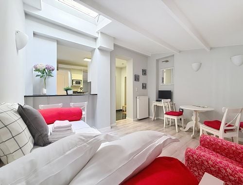                                         Studio à louer à Bruxelles, € 898
