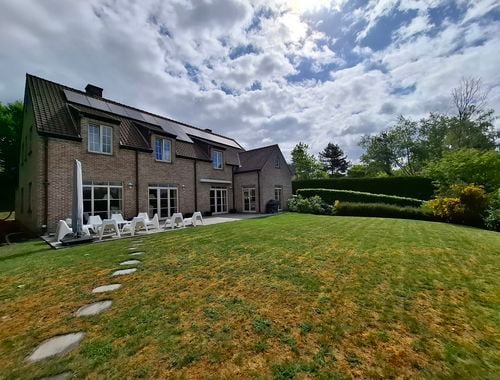                                         Villa te huur in Sint-Genesius-Rode, € 3.700
