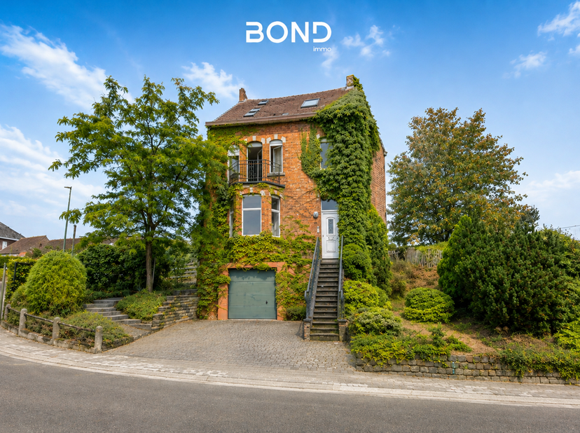 Karaktervolle vrijstaande woning met magazijn van ± 160 m²!<br />
In de dorpskern van Tielt-Winge bevindt zich deze charmante vrijstaande woning, gele
