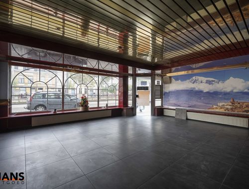                                         Usage mixte à vendre à Deurne, € 169.000
