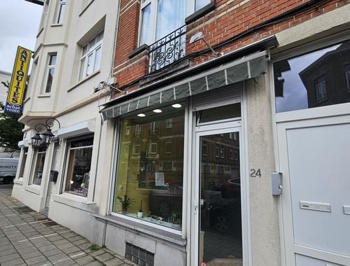                                         Bien commercial à louer à Etterbeek, € 1.600
