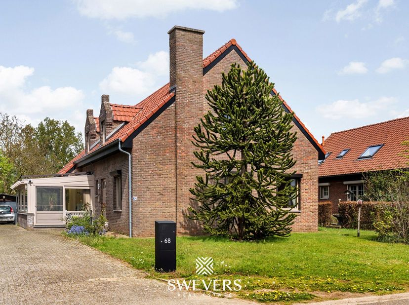 Voor meer info en fotos, surf naar www.swevers.be<br />
  Deze ruime open bebouwing in een rustige straat in Heusden-Zolder biedt een mooie combinatie