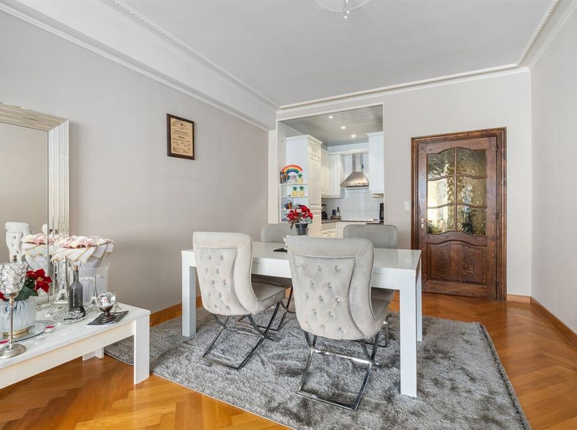 Appartement situé en centre-ville avec place de parking souterraine<br />
Découvrez cet appartement de 66 m² prêt à emménager, avec place de parking.