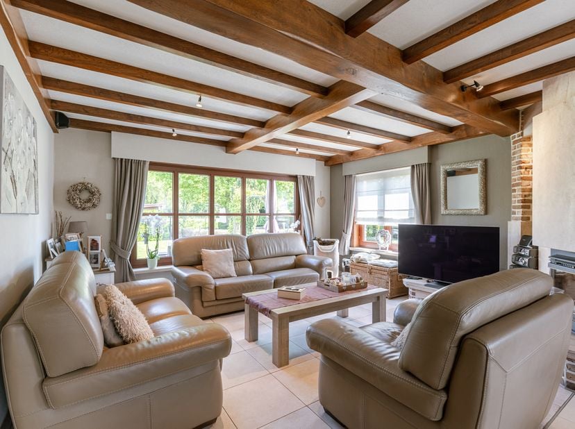 Située au Rapenburgstraat 16, cette agréable maison offre de beaux espaces et une atmosphère chaleureuse.<br />
Dès l’entrée, vous découvrez un séjour