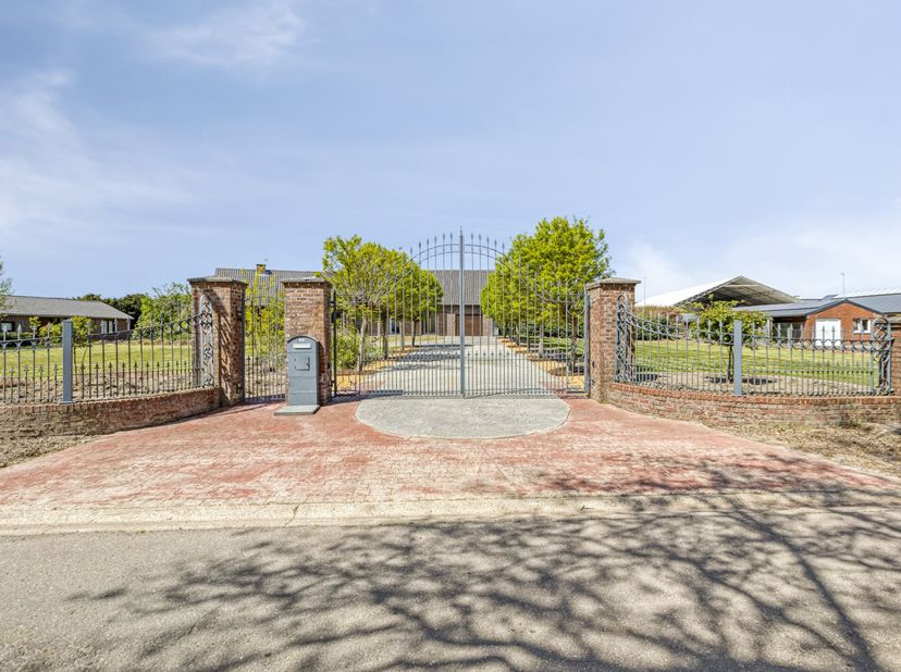 Cette maison avec 4 chambres bénéficie d’une situation rurale et offre une combinaison harmonieuse d’espace, de confort et d’efficacité énergétique. G