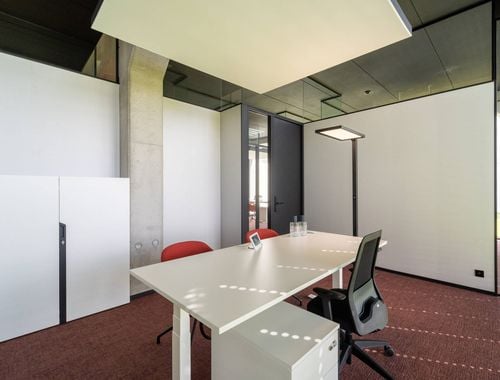                                         Bureaux à louer à Roeselare, € 600,40

