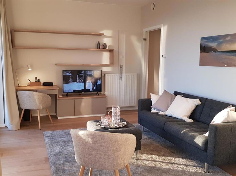 BRUSSEL, ideaal gelegen tegenover de Europese instellingen, prachtig GEMEUBILEERD APPARTEMENT (1 slaapkamer/1 badkamer) van ± 78 m² met TERRAS van ± 9