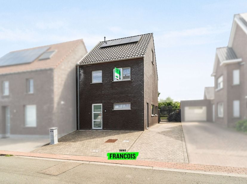 Deze woning is verkocht op onze eerste bezoekdag, de compromis hiervan is in opmaak.<br />
Blijf je graag op de hoogte van gelijkaardige woning of ben
