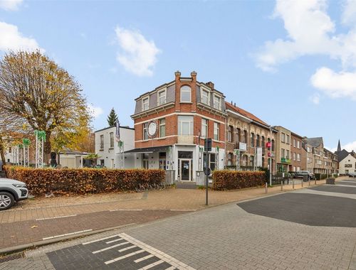                                         Handelspand met woonst te koop in Ranst, € 589.000
