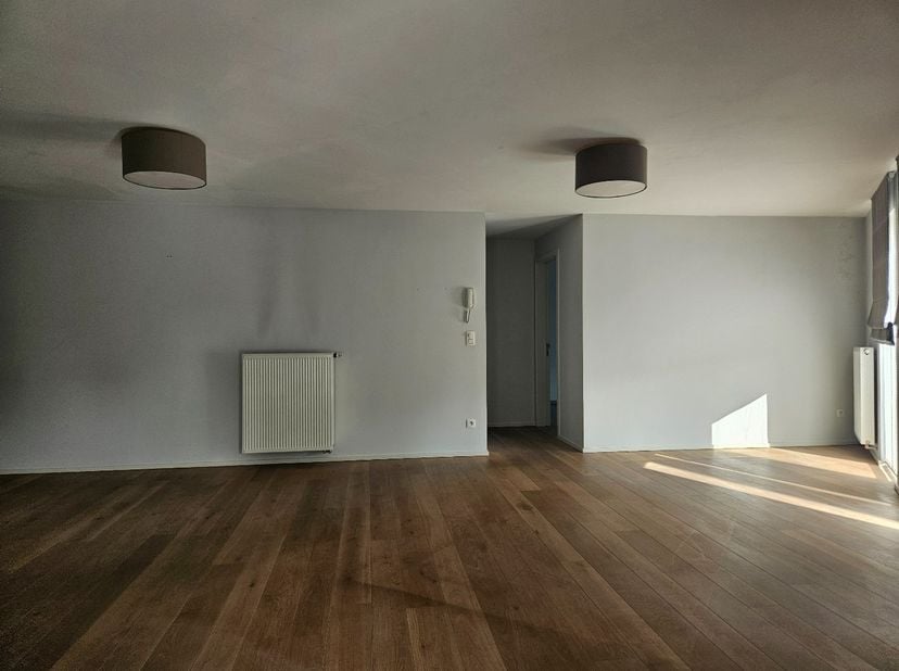 BEZOEK AANVRAGEN ENKEL MOGELIJK VIA VOLGENDE LINK: https://verlinden.mijnhuurprofiel.be/property/c8f6a3f1-b9eb-4c62-b5ed-fd596bd062ce<br />
<br />
Dit