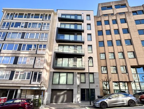                                         Bâtiment commercial à vendre à Woluwe-Saint-Pierre, € 5.000.000
