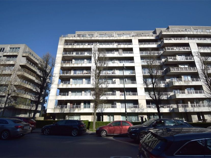 Tamariskenlaan 35 : Appartement bestaande uit een ruime living met terras, ingerichte keuken, berging, nachthal, 2 slaapkamers badkamer, WC, balkon en
