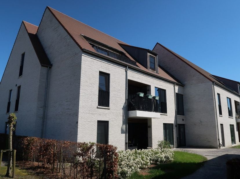 Dit instapklare appartement van 62 m² bevindt zich in Blok A van Residentie Stuyvenberg en combineert comfort, kwaliteit en zorgeloos wonen. De flat b