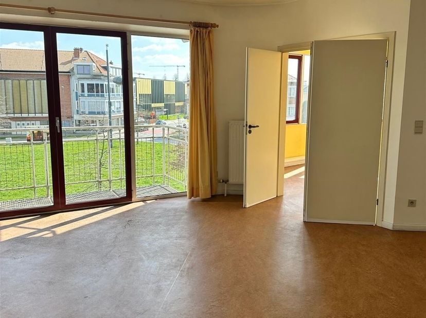 Gezellig, licht appartement op de 2e verdieping met 1 slaapkamer en terras. Elektriciteit conform, asbestveilig, vlakbij openbaar vervoer, centrum en