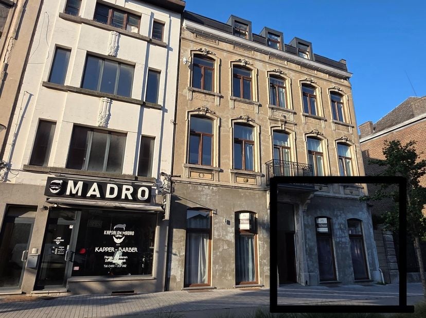 PLUSPUNTEN:<br />
-&amp;nbsp;Grote zichtbaarheid<br />
- Parkeergelegenheid in de straat<br />
<br />
Bij het binnenkomen van de stad via de Stationsstraa